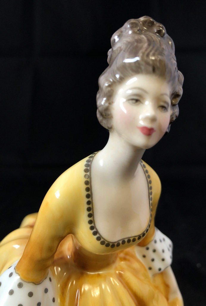 Royal Doulton Figurine Coralie HN 2307 England Figurine Antiques