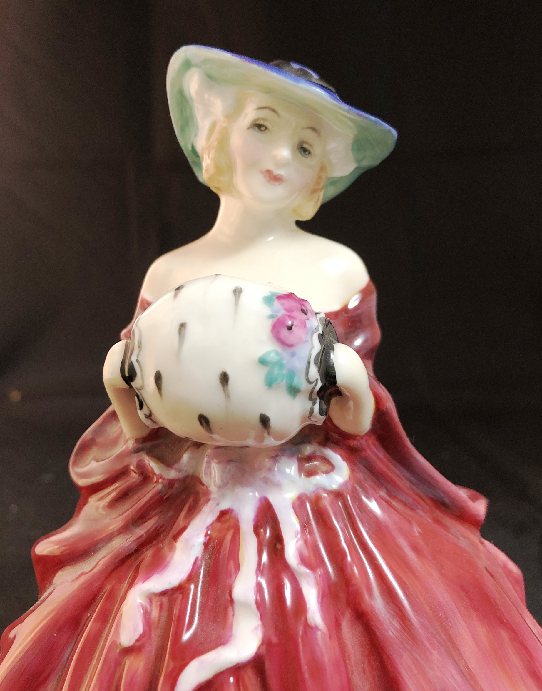 You are currently viewing Royal Doulton Figurine Genevieve – HN1962